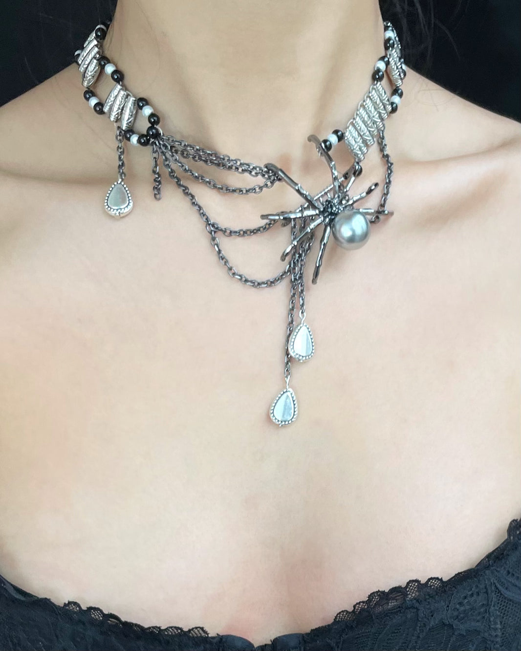Arachne Matrix - Gunmetal Pearl Choker